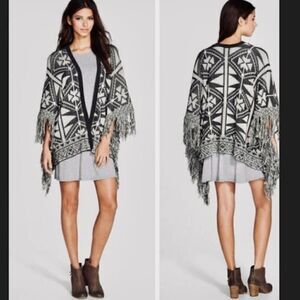Sun & Shadow Blanket Sweater Boho Festival Aztec Print Fringe Beachy Gray White